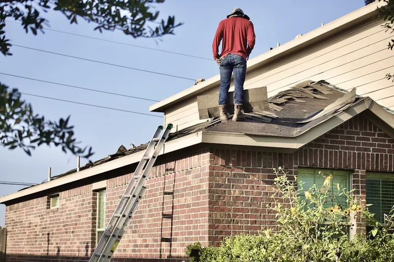 Professional roofer working on a residential roof in Vienna Woods
